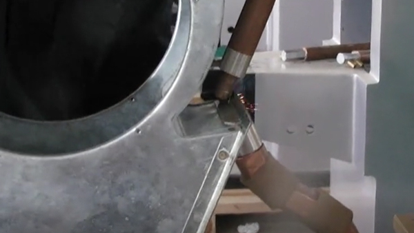 駿騰發教您如何應對中頻點焊機過熱現象的方法